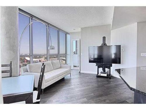 2405-225 11 Avenue Se, Calgary, AB - Indoor Photo Showing Living Room