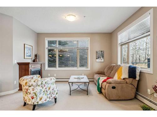 104-35 Aspenmont Heights Sw, Calgary, AB - Indoor Photo Showing Living Room