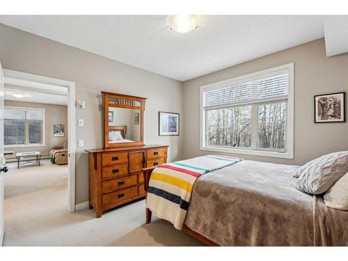 104-35 Aspenmont Heights Sw, Calgary, AB - Indoor Photo Showing Bedroom