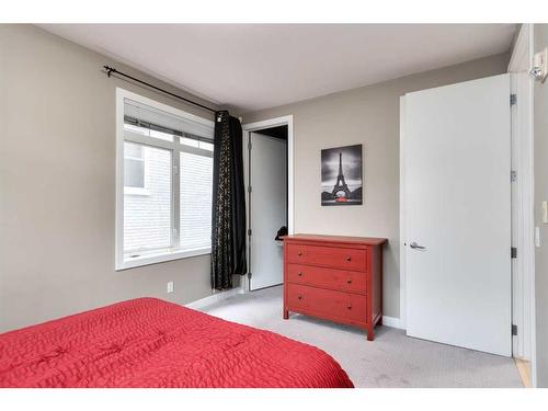 105-303 19 Avenue Sw, Calgary, AB - Indoor Photo Showing Bedroom