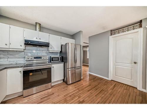 360 Abinger Crescent Ne, Calgary, AB - Indoor Photo Showing Kitchen