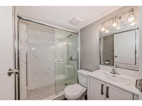 360 Abinger Crescent Ne, Calgary, AB - Indoor Photo Showing Bathroom