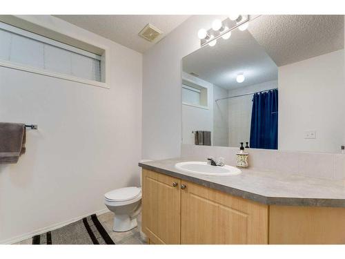 2038 Bridlemeadows Manor Sw, Calgary, AB - Indoor Photo Showing Bathroom