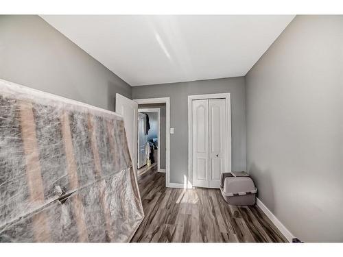 915 39 Street Se, Calgary, AB - Indoor