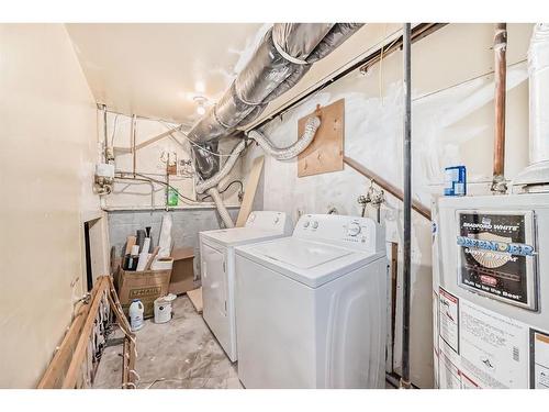 915 39 Street Se, Calgary, AB - Indoor Photo Showing Laundry Room