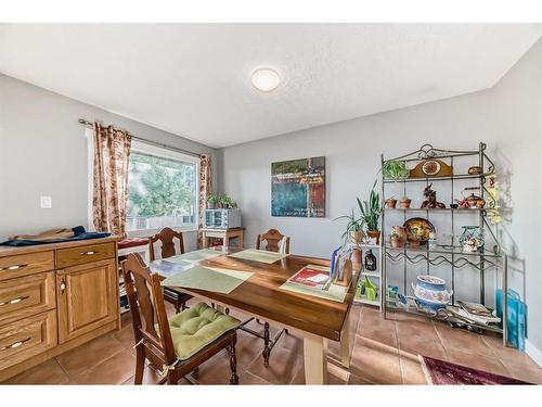 915 39 Street Se, Calgary, AB - Indoor Photo Showing Dining Room