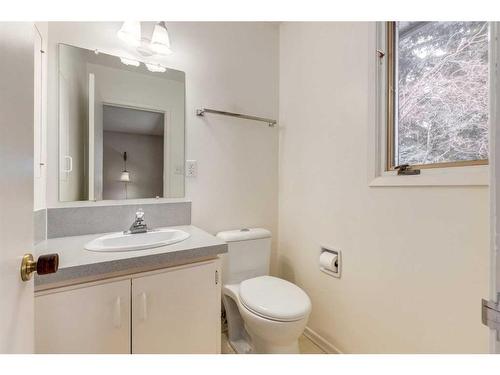 83 Chancellor Way Nw, Calgary, AB - Indoor Photo Showing Bathroom