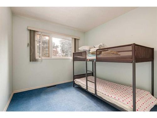 83 Chancellor Way Nw, Calgary, AB - Indoor Photo Showing Bedroom