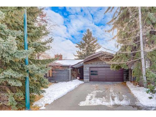 83 Chancellor Way Nw, Calgary, AB - Outdoor