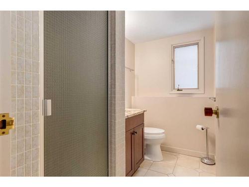 83 Chancellor Way Nw, Calgary, AB - Indoor Photo Showing Bathroom