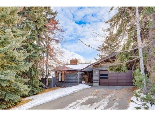 83 Chancellor Way Nw, Calgary, AB - Outdoor