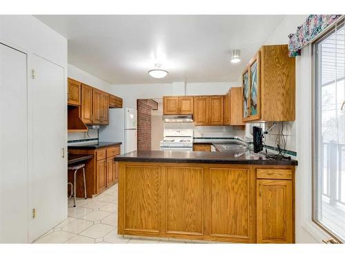 83 Chancellor Way Nw, Calgary, AB - Indoor Photo Showing Kitchen