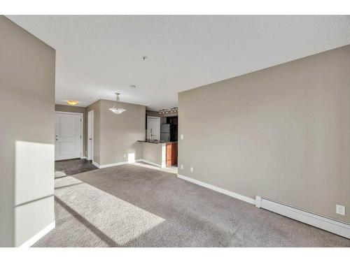 405-2715 12 Avenue Se, Calgary, AB - Indoor Photo Showing Other Room