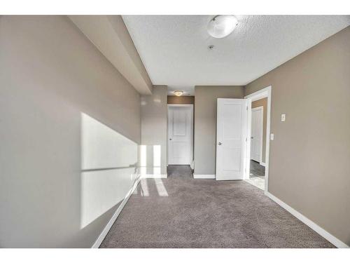 405-2715 12 Avenue Se, Calgary, AB - Indoor Photo Showing Other Room