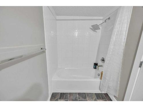 405-2715 12 Avenue Se, Calgary, AB - Indoor Photo Showing Bathroom