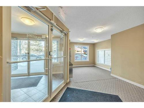 405-2715 12 Avenue Se, Calgary, AB - Indoor Photo Showing Other Room