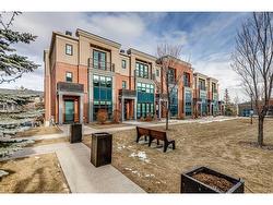 404 Aspen Meadows Hill SW Calgary, AB T3H 0G3