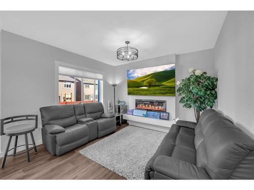 469 Creekrun Crescent Sw, Airdrie, AB - Indoor Photo Showing Living Room