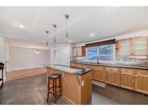 5823 Coach Hill Road Sw, Calgary, AB - Indoor Photo Showing Kitchen