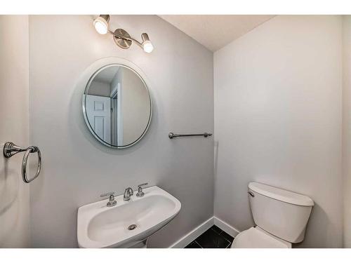 5823 Coach Hill Road Sw, Calgary, AB - Indoor Photo Showing Bathroom