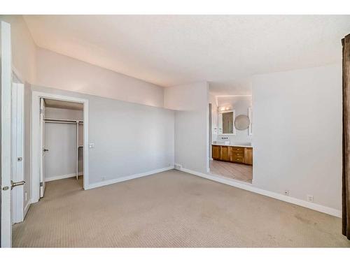 5823 Coach Hill Road Sw, Calgary, AB - Indoor Photo Showing Bathroom