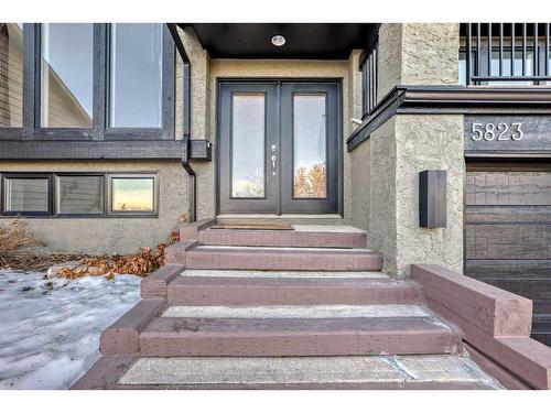 5823 Coach Hill Road Sw, Calgary, AB - Outdoor With Facade