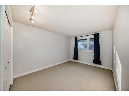 5823 Coach Hill Road Sw, Calgary, AB - Indoor Photo Showing Other Room