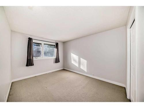 5823 Coach Hill Road Sw, Calgary, AB - Indoor Photo Showing Bathroom