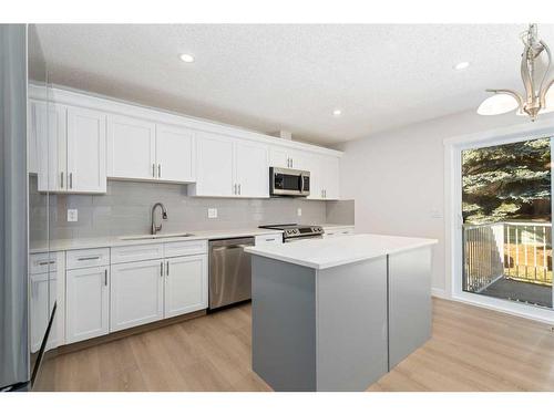 49 Edgeland Close Nw, Calgary, AB - Indoor Photo Showing Kitchen