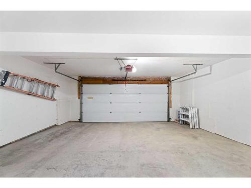 49 Edgeland Close Nw, Calgary, AB - Indoor Photo Showing Bathroom