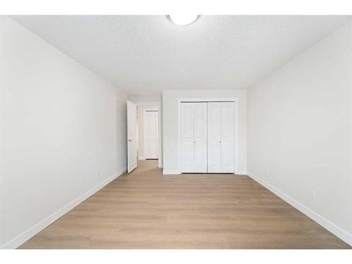 49 Edgeland Close Nw, Calgary, AB - Indoor Photo Showing Other Room