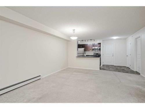 422-195 Kincora Glen Road Nw, Calgary, AB - Indoor Photo Showing Other Room