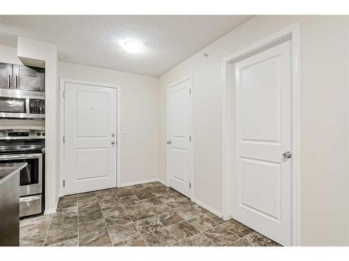 422-195 Kincora Glen Road Nw, Calgary, AB - Indoor Photo Showing Other Room