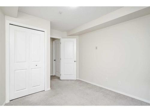 422-195 Kincora Glen Road Nw, Calgary, AB - Indoor Photo Showing Other Room