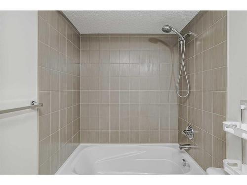 422-195 Kincora Glen Road Nw, Calgary, AB - Indoor Photo Showing Bathroom