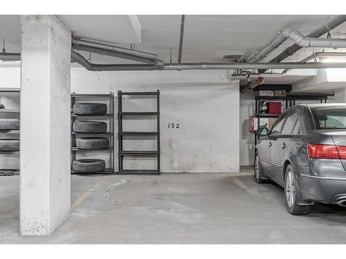 422-195 Kincora Glen Road Nw, Calgary, AB - Indoor Photo Showing Garage