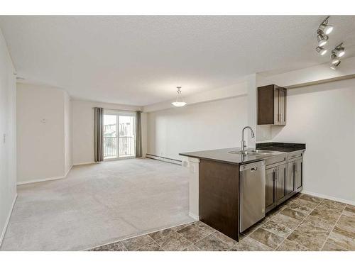 422-195 Kincora Glen Road Nw, Calgary, AB - Indoor Photo Showing Kitchen