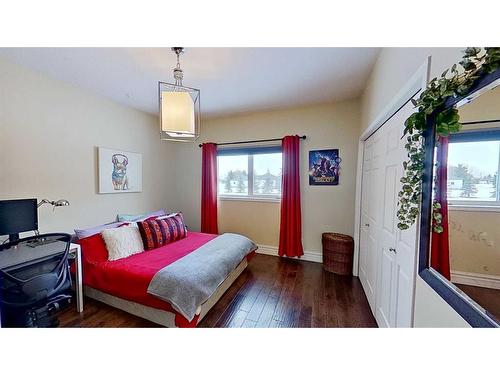 292185 Township Road 264, Rural Rocky View County, AB - Indoor Photo Showing Bedroom