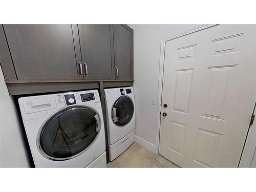 292185 Township Road 264, Rural Rocky View County, AB - Indoor Photo Showing Laundry Room