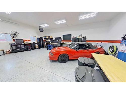 292185 Township Road 264, Rural Rocky View County, AB - Indoor Photo Showing Garage