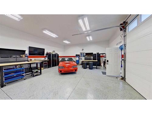 292185 Township Road 264, Rural Rocky View County, AB - Indoor Photo Showing Garage