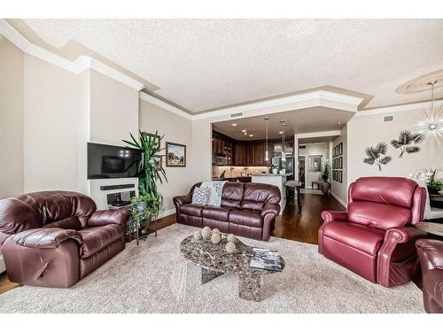 904-1726 14 Avenue Nw, Calgary, AB - Indoor Photo Showing Living Room