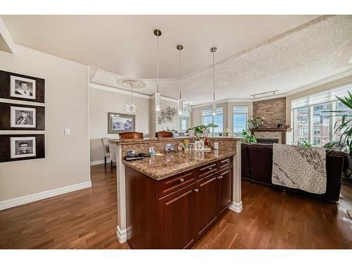 904-1726 14 Avenue Nw, Calgary, AB - Indoor Photo Showing Kitchen