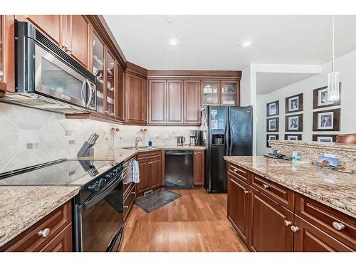 904-1726 14 Avenue Nw, Calgary, AB - Indoor Photo Showing Kitchen