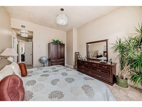 904-1726 14 Avenue Nw, Calgary, AB - Indoor Photo Showing Bedroom