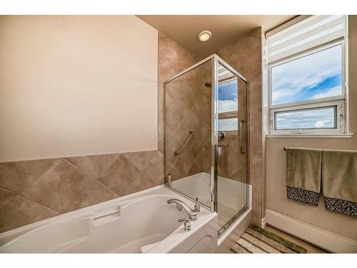 904-1726 14 Avenue Nw, Calgary, AB - Indoor Photo Showing Bathroom