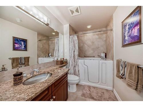 904-1726 14 Avenue Nw, Calgary, AB - Indoor Photo Showing Bathroom