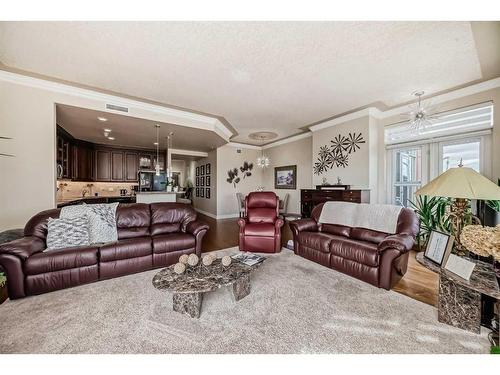 904-1726 14 Avenue Nw, Calgary, AB - Indoor Photo Showing Living Room