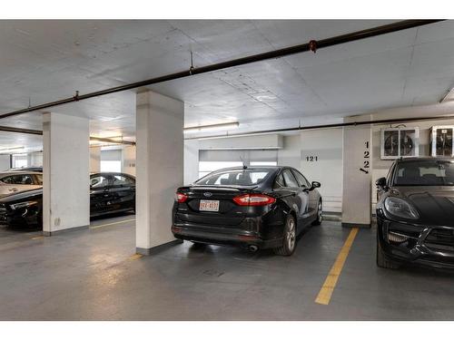 1509-1122 3 Street Se, Calgary, AB - Indoor Photo Showing Garage