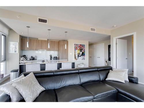 1509-1122 3 Street Se, Calgary, AB - Indoor Photo Showing Living Room